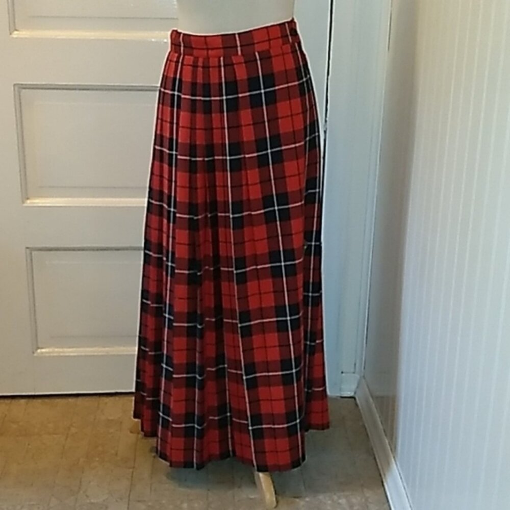 Vintage Celtic Ireland plaid pleated skirt and pin kilt